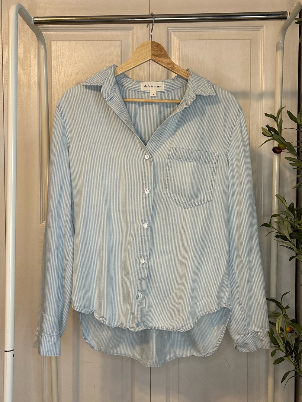 Cloth & Stone Light Blue Pinstripe Button-Up Shirt Small